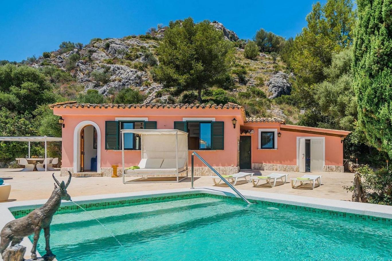 Villa With Private Mountain Ideal Runners Trailers Near Beach Approx 5 Min Walking Beach,Property Belong Puerto Pollensa Villas And Apartments Exterior photo